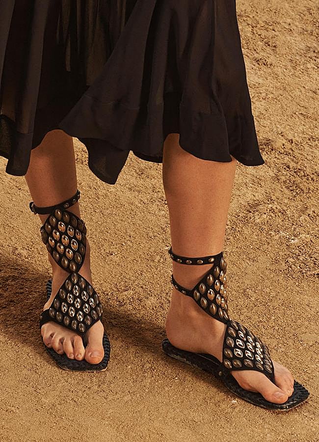 Imagen - Sandalias de edición limitada con tachuelas (99,95 euros).