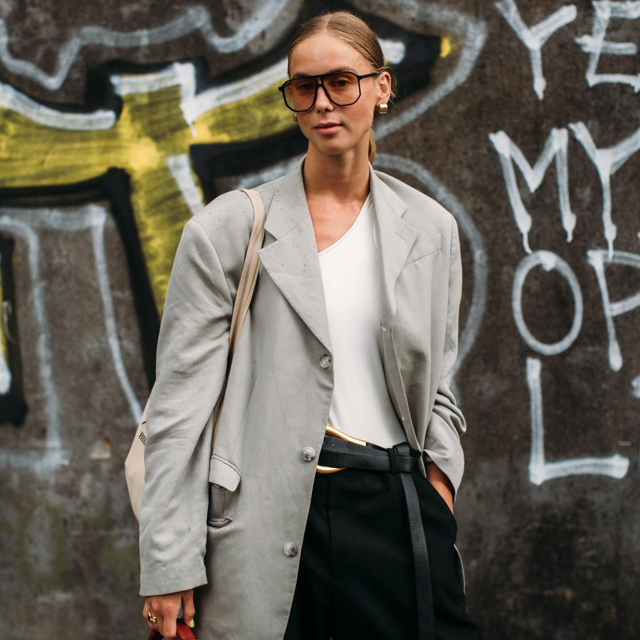 Look con top asimétrico