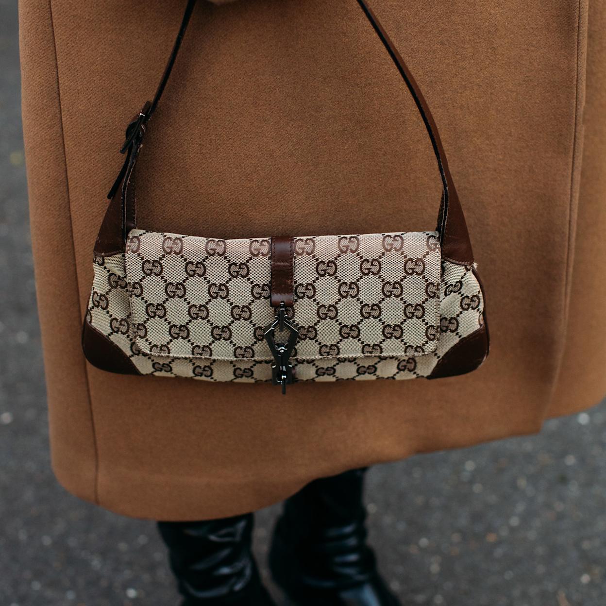 Descubre cuál es el bolso tipo baguette que ama la Gen Z. 