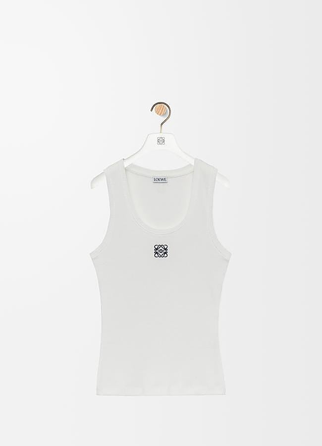 Imagen - Camiseta blanca de tirantes de Loewe, 350 euros.
