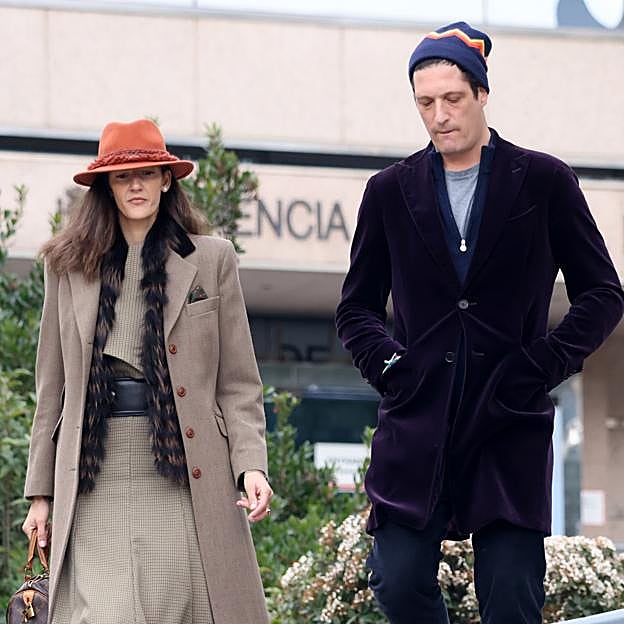 Luis Medina y Clara Caruana a la salida del juicio del Caso Mascarillas. 