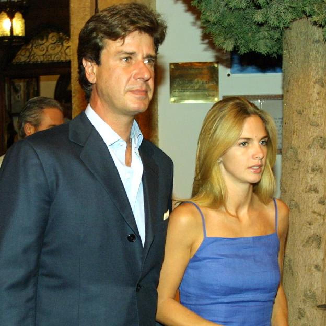 Cayetano Martínez de Irujo y Genoveva Casanova, en una imagen de 2003. 