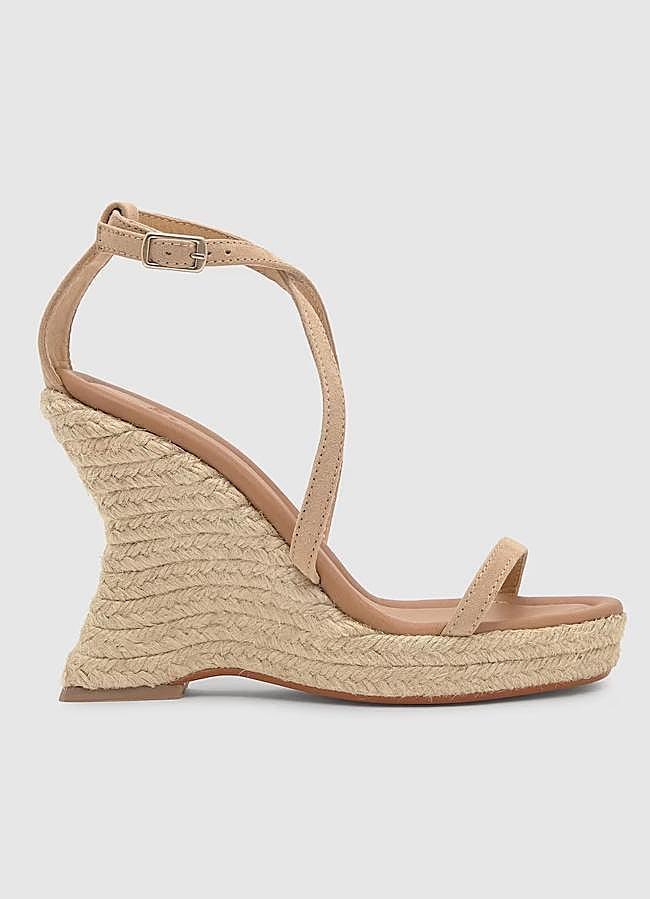 Imagen - Sandalias con cuña de Castañer, 245 euros.