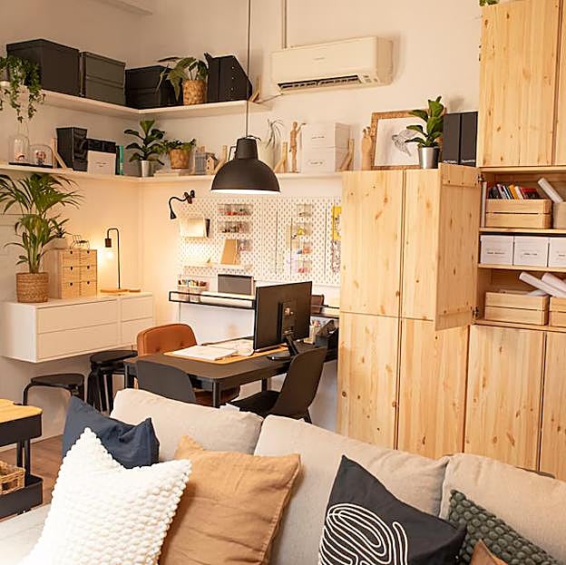 Imagen principal - Fotos del antes y el después de la decoración del salón.