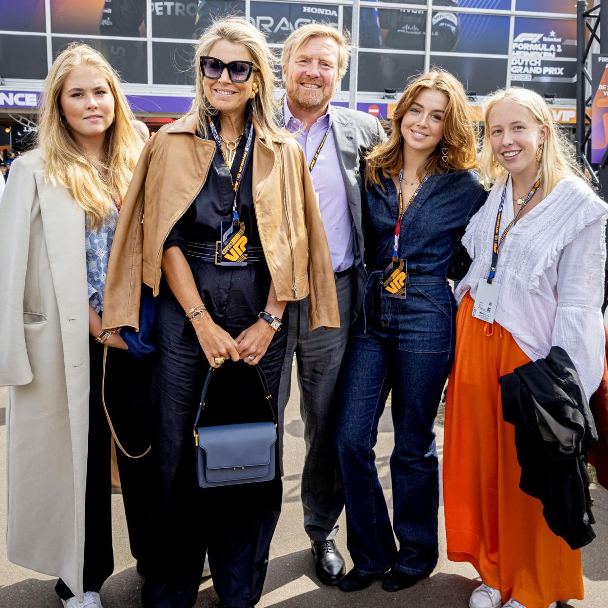 La condesa Luana (derecha) junto a la familia real holandesa en la F1. 