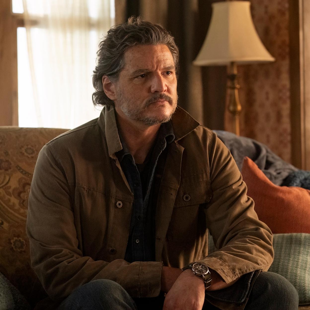 Pedro Pascal en una imagen de la segunda temporada de The Last of Us, uno de los estrenos de series de abril más esperados. 