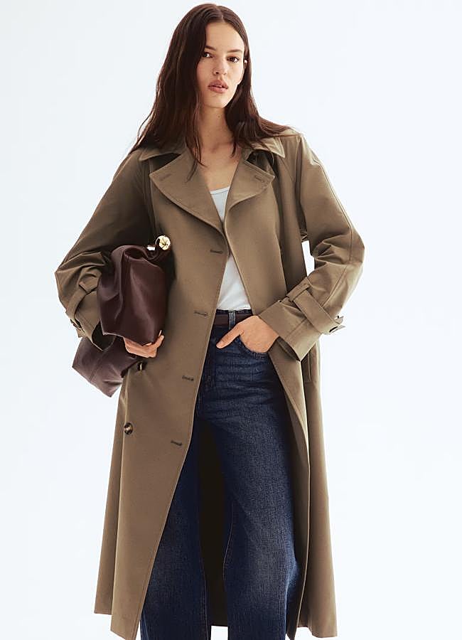 Imagen - Gabardina con doble botonadura en verde caqui de H&M.