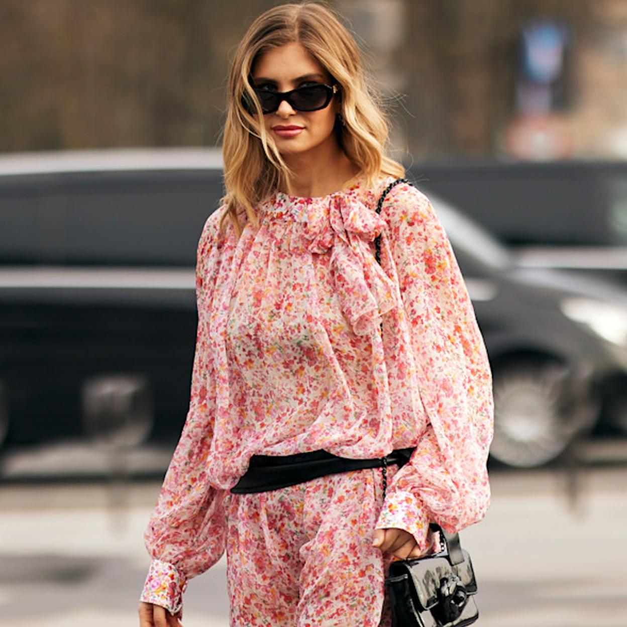 Mujer con look de primavera