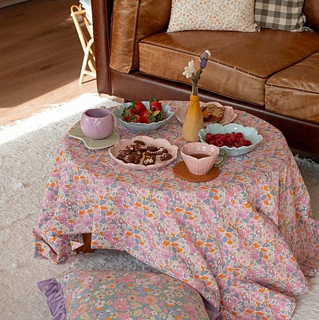 La vajilla de flores de Flying Tiger Copenhagen.