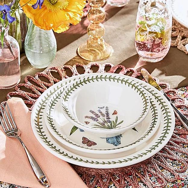Siete vajillas preciosas para poner las mesas más bonitas de la primavera