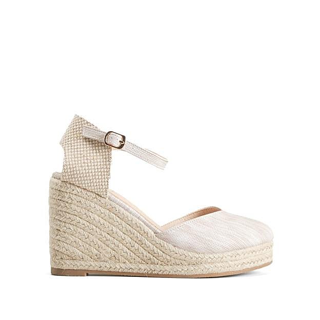 Alpargatas con cuña de Merkal, 35,99 euros.