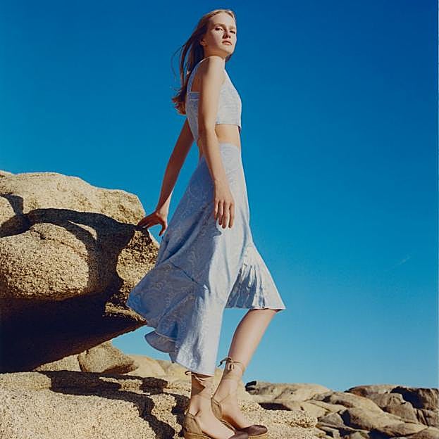 Las cuñas han vuelto: cómo llevarlas con mucho estilo para verte elegante y favorecida