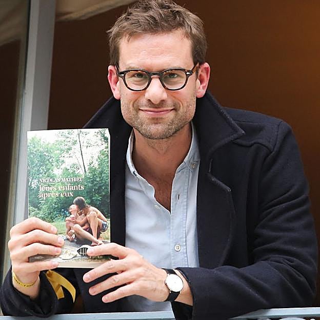 Nicolas Mathieu, novio de Carlota Casiraghi, cuando ganó el premio Goncourt. 
