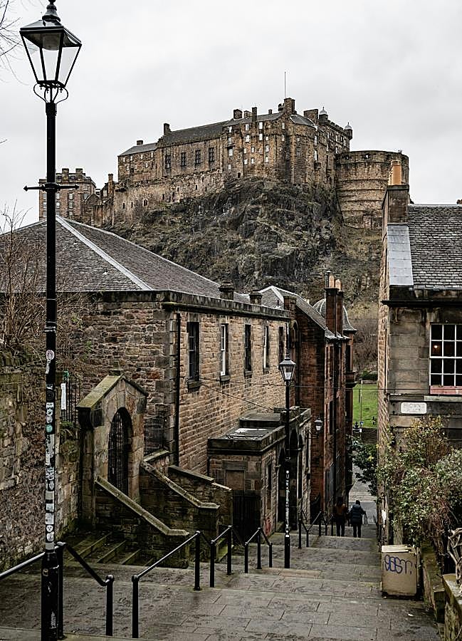 Imagen - El Vennel Viewpoint, un lugar en el que podemos disfrutar de otro punto de vista del Castillo de Edimburgo. / Ross Findlay-Unsplash