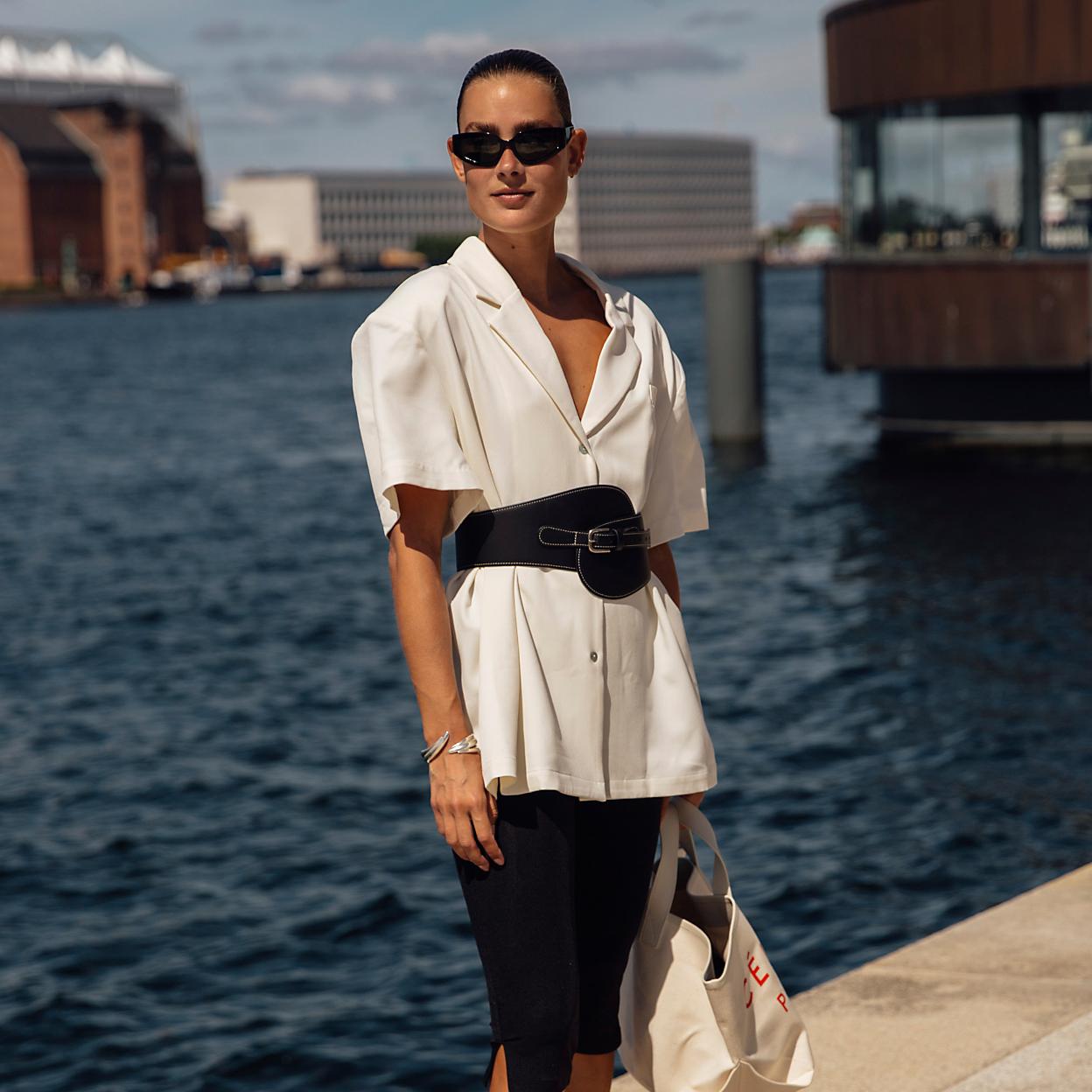 Chiara Farregni con una blusa blanca.