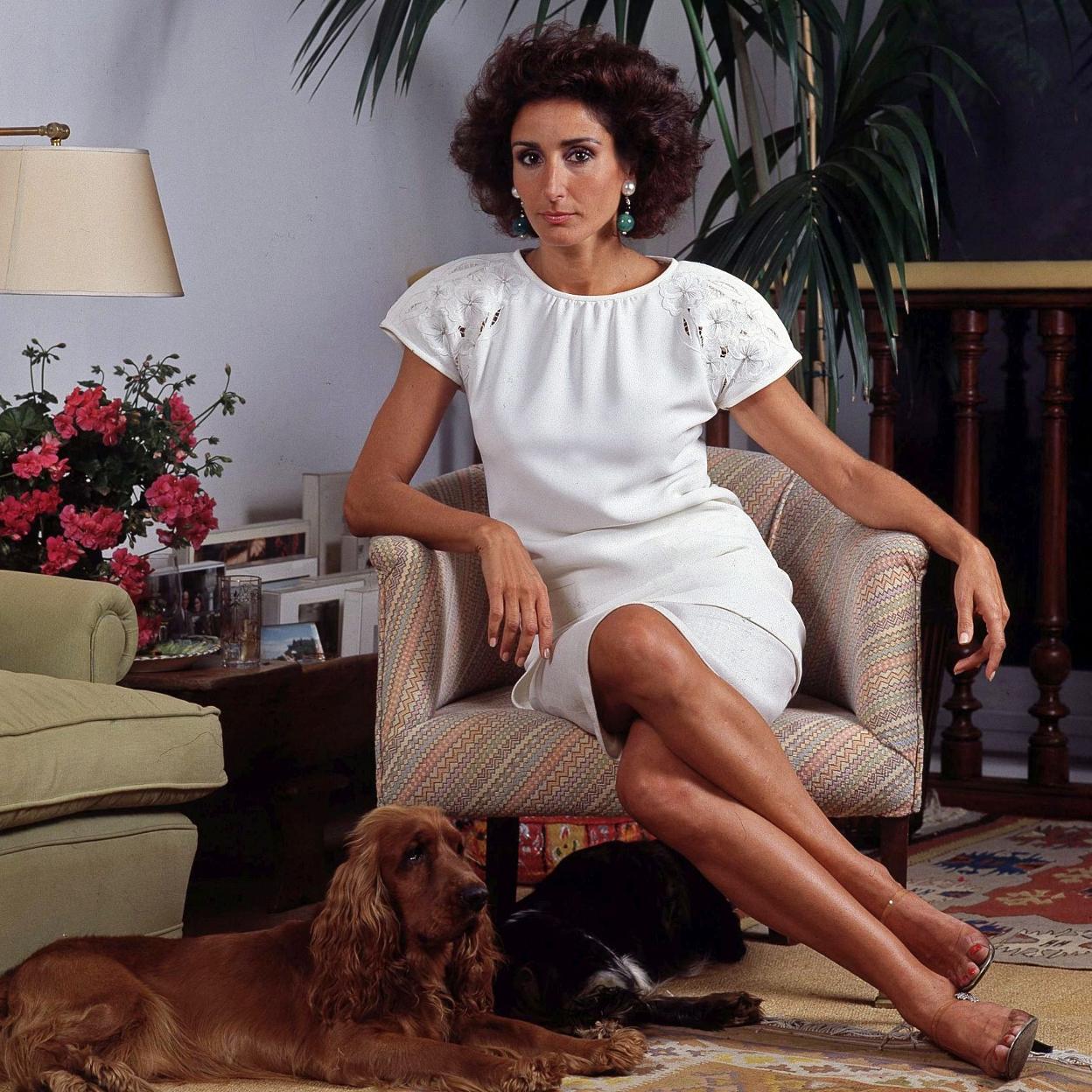 Naty Abascal posando en su casa en una imagen de 1984. 