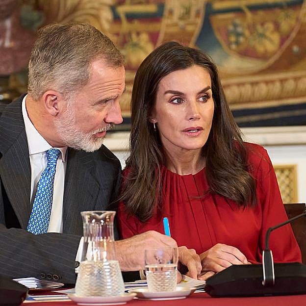 La pesadilla sin fin de Felipe y Letizia: por qué los reyes no pueden controlar el ansia de protagonismo del rey Juan Carlos