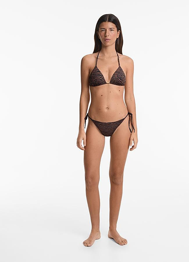 Imagen - Bikini con estampado animal en marrón de Oysho.