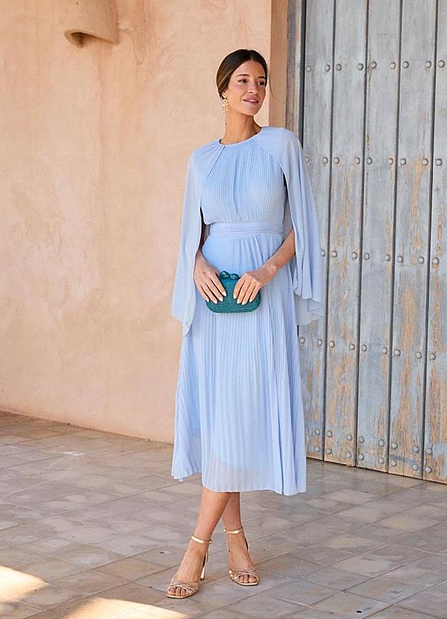 Imagen - Vestido de invitada con capa azul bebé