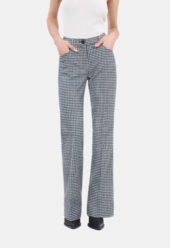 Imagen secundaria 2 - Tana Rivera tiene los pantalones de cuadros con los que elevar un look de primavera