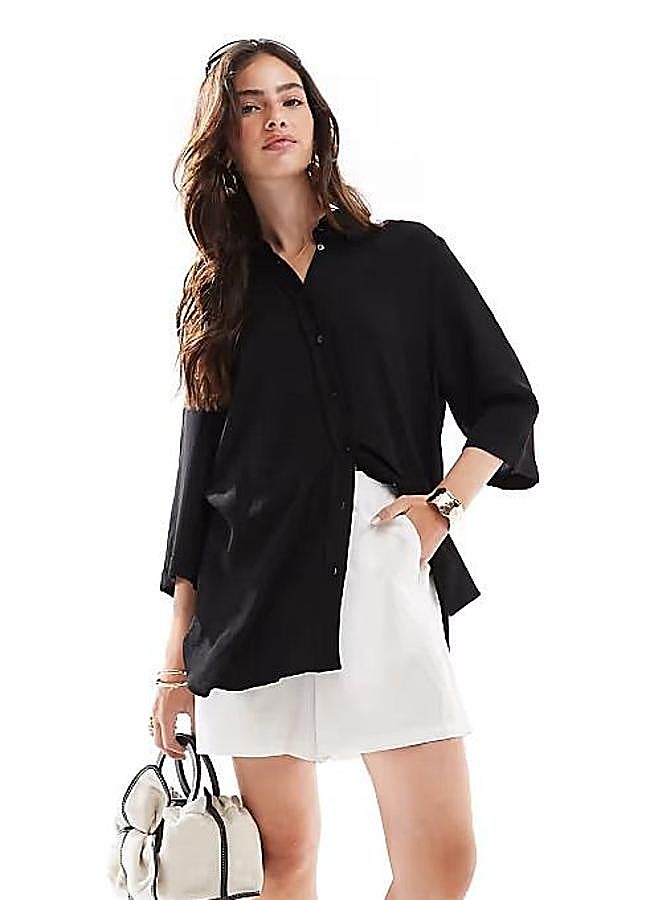 Imagen - Camisa de lino negra con mangas tres cuartos