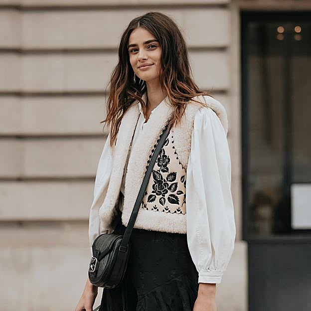 La compra más deseada de la primavera son estos chalecos que podrás llevar con todas las camisas básicas de tu armario