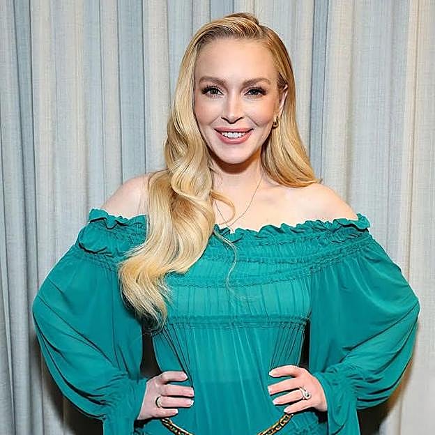 Lindsay Lohan con pelo almond milk blonde