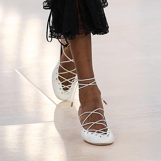 Las italianas han hablado: el zapato corsé es tendencia esta primavera