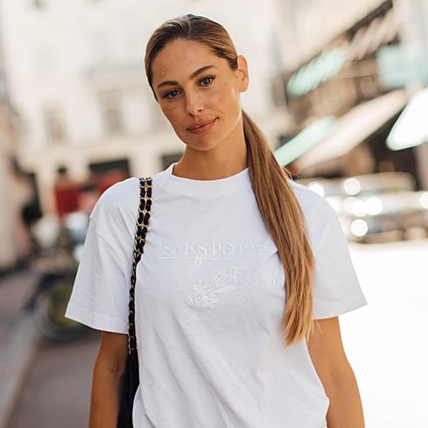 Los nuevos autobronceadores en gotas para la cara de 2025 te ponen morena natural desde el primer día y no dejan manchas