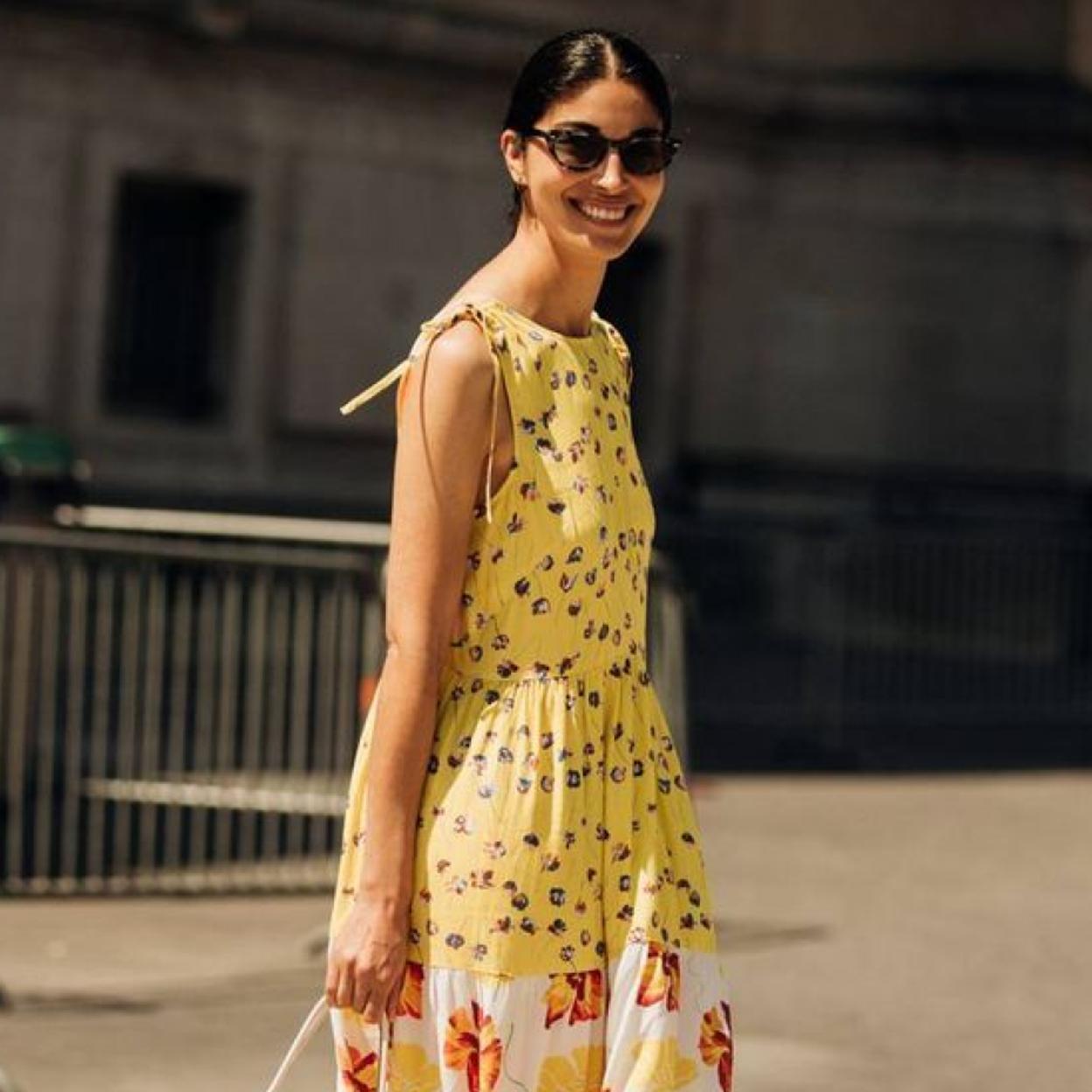 Influencer con gafas de sol