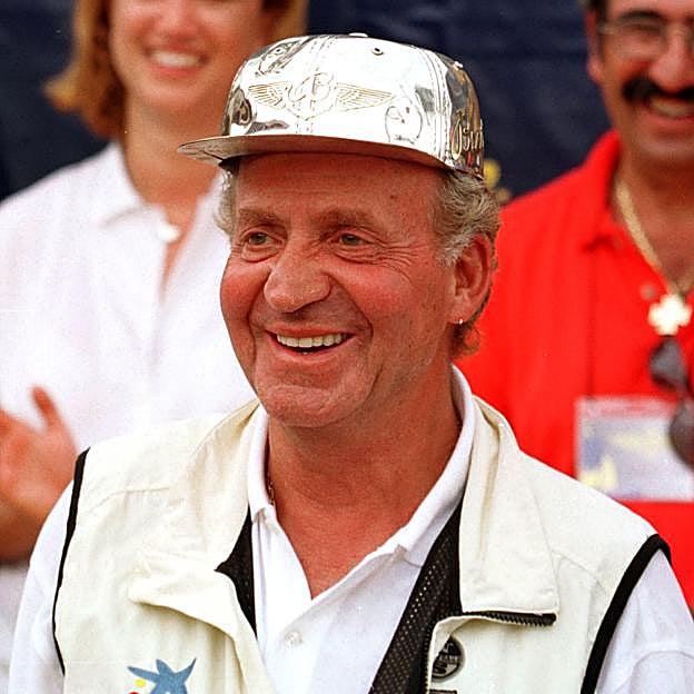 El rey Juan Carlos, en rebeldía: las memorias, el juicio y la visita a Sanxenxo que prometen amargarle la primavera a Felipe y Letizia