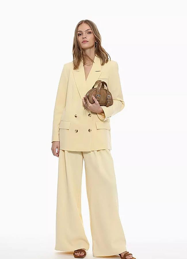 Imagen - Traje amarillo mantequillo oversize de Lefties