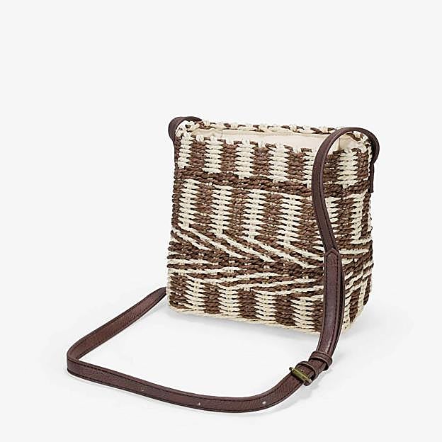 Bolso bandolera beige en rafia con cremallera (22,95€)