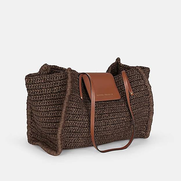 Capazo con asas largas en palma natural y piel lisa (125€ en El Corte Inglés)