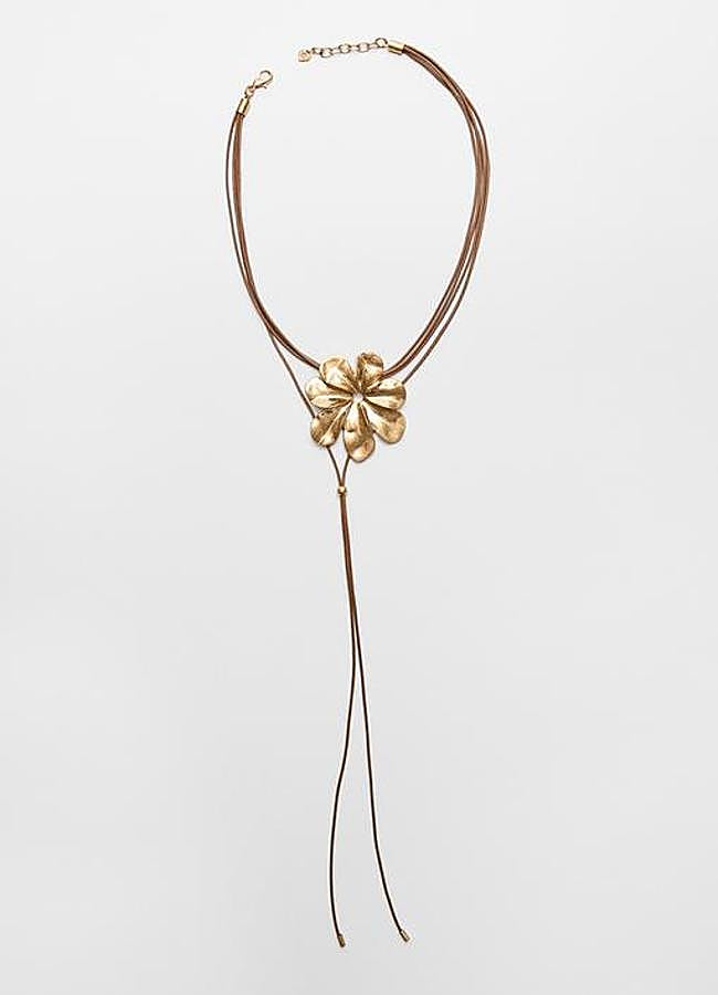 Imagen - Collar cordón flor de Stradivarius (7,99€)