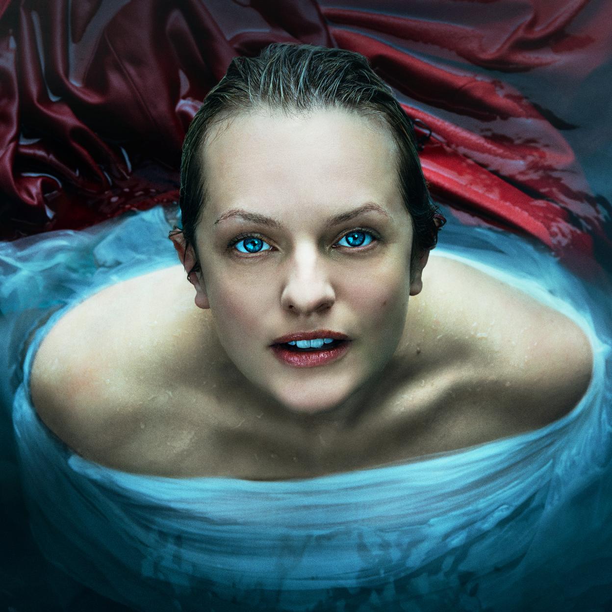 Elisabeth Moss da vida a June Osborne en El cuento de la criada. 