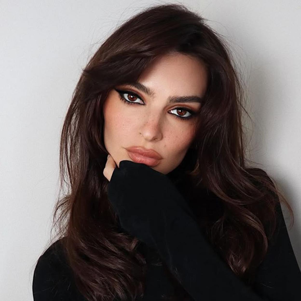 Emily Ratajkowski con un corte kitty.