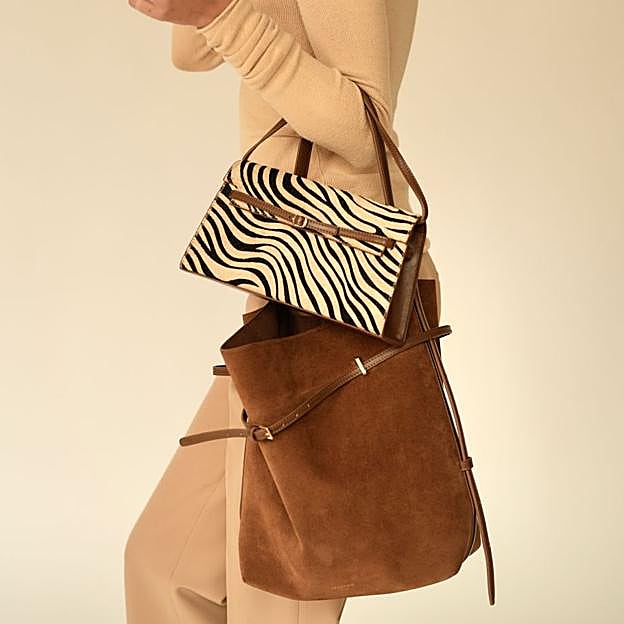 Shoulder Bag y Belted Tote Bag, ambos de VERAFIED.