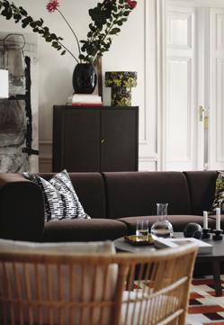 Imagen secundaria 2 - Arriba, el sofá Alhamn de cuatro plazas en turquesa oscuro cuesta 1.549€. Abajo, el sofá STOCKHOLM 2025 de tres plazas en beige, 1.399€. El Alhamn marrón oscuro de tres plazas cuesta 1.199 euros.