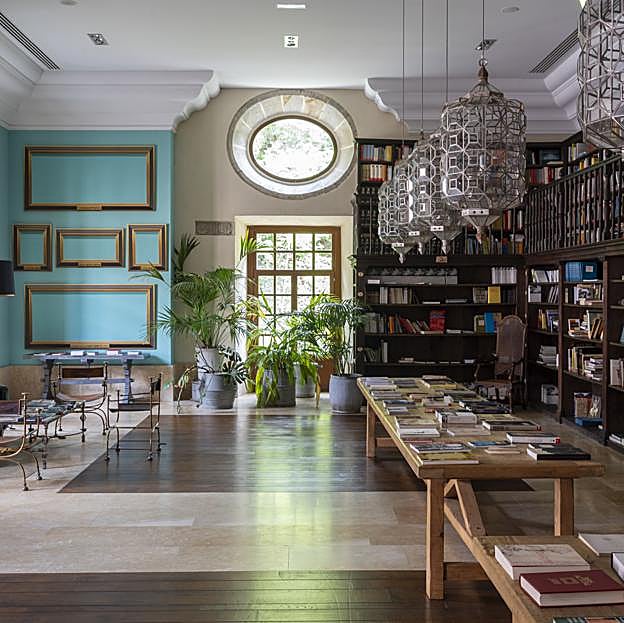 La biblioteca atesora en sus estantes cerca de 7.000 títulos. 