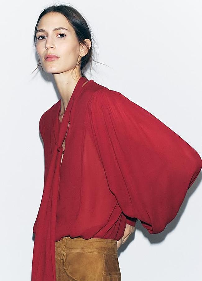 Imagen - Blusa de gasa con lazada roja