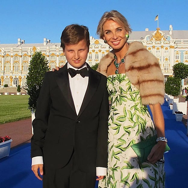 Corinna Larsen y su hijo pequeño, Alexander zu Sayn-Wittgenstein. 