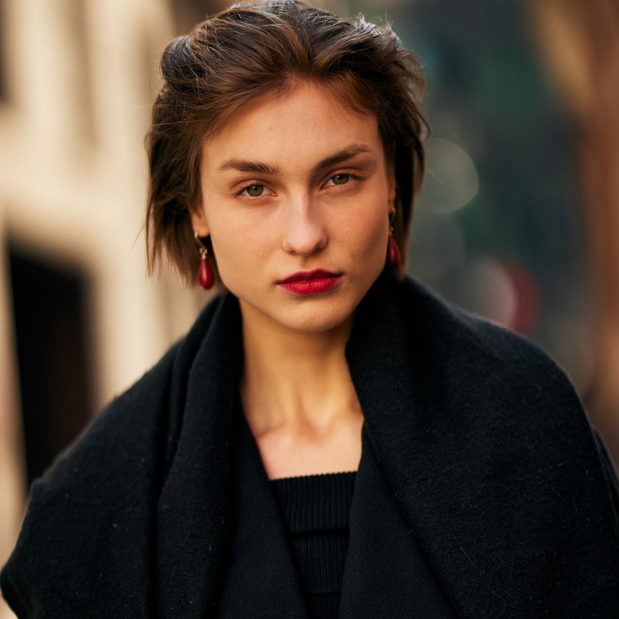 Mujer con rostro cuidado