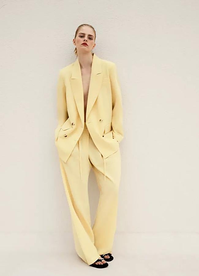 Imagen - Traje amarillo mantequilla