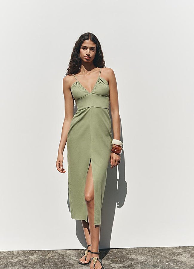 Imagen - Vestido midi de lino de Zara.