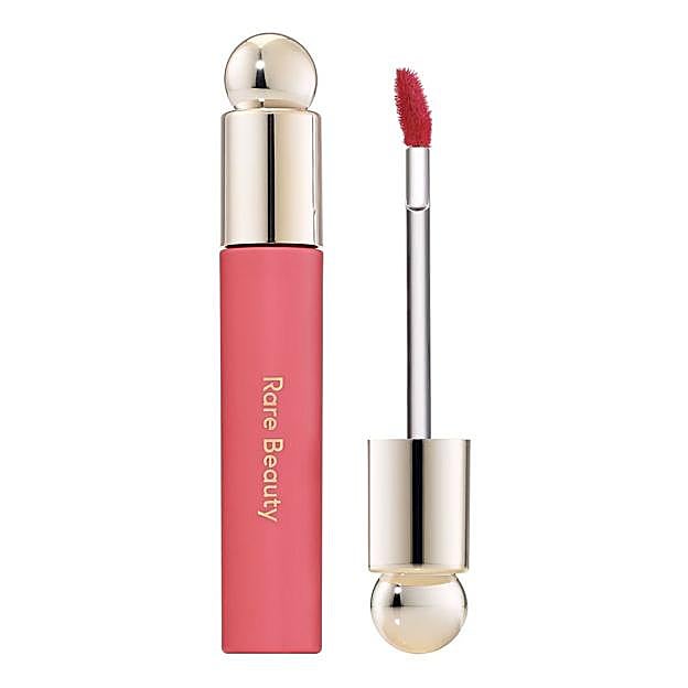 Soft Pinch Tinted Lip Oil de Rare Beauty. Precio: 24 euros
