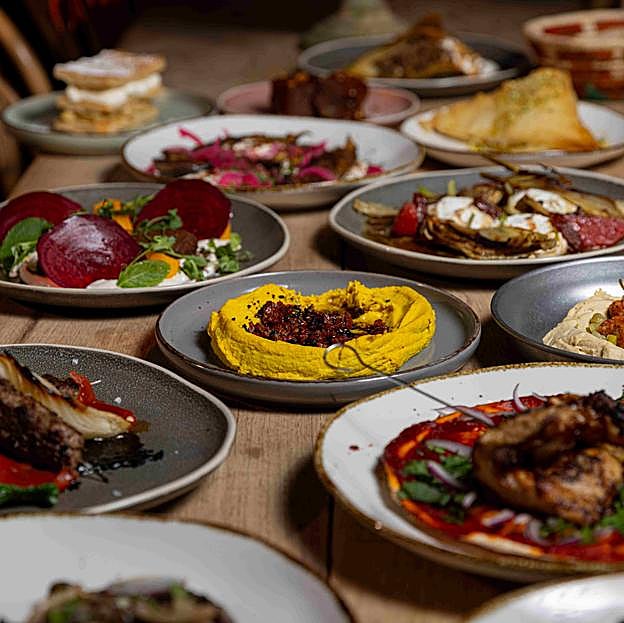 Algunos de los platos de cocina libanesa que se pueden comer en Aredna. 