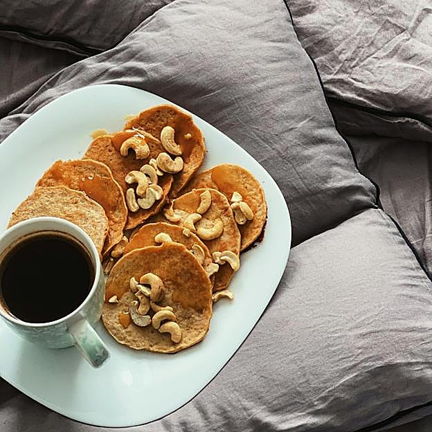 La crema de cacahuete y los huevos son ricos en proteínas. 