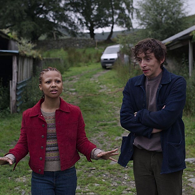 Pia y David deberán investigar un misterioso caso en un pueblecito de Escocia.