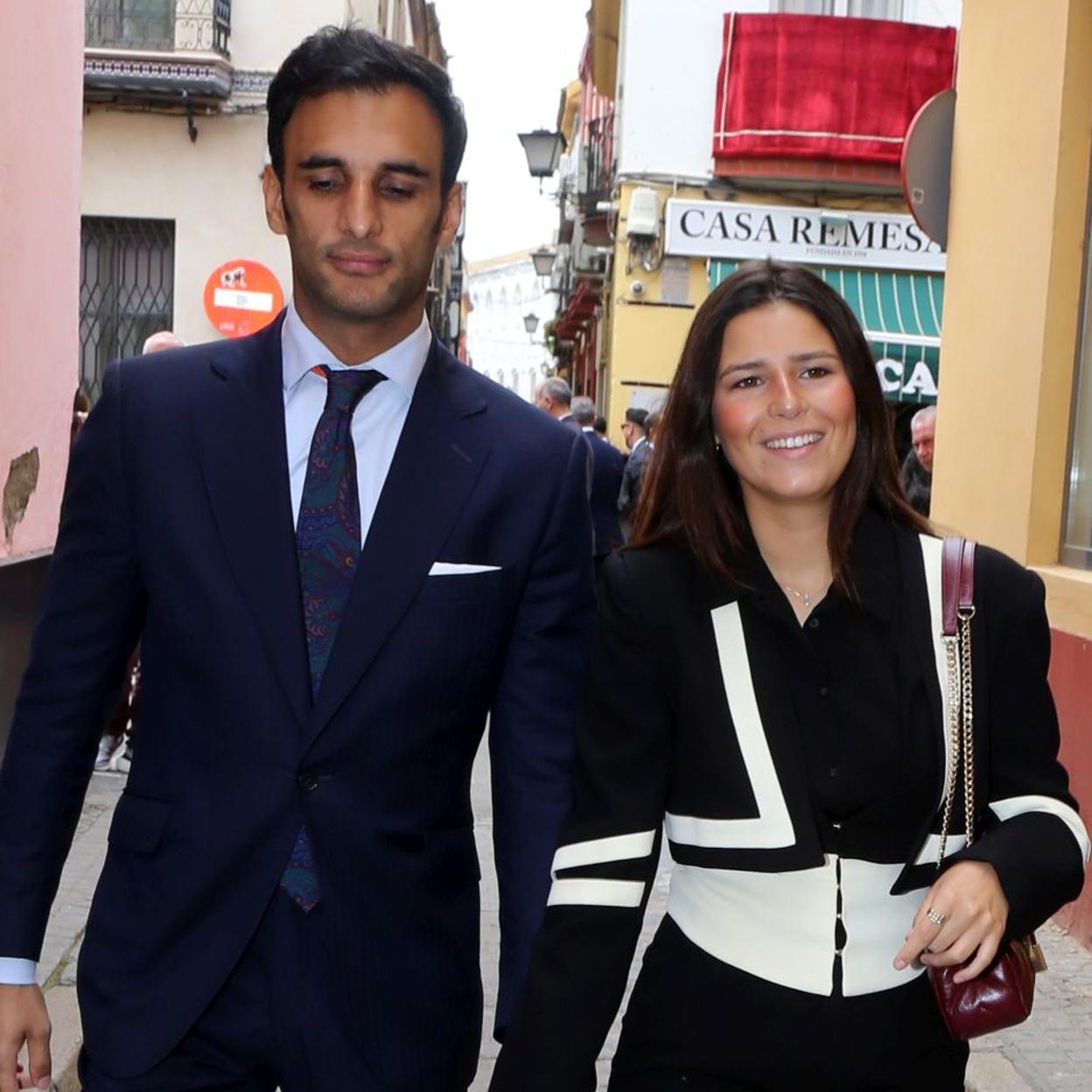 Tana Rivera junto a su pareja en la Semana Santa de Sevilla.